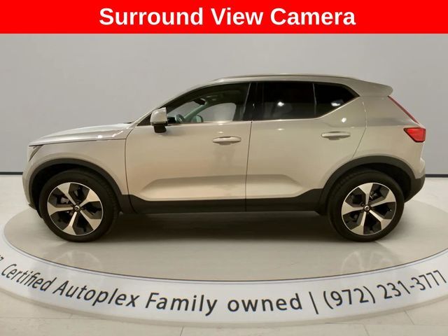 2025 Volvo XC40 B5 Plus Bright Theme