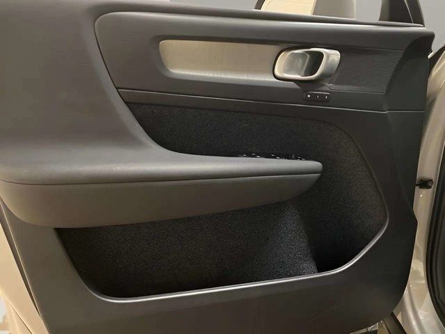 2025 Volvo XC40 B5 Plus Bright Theme Dallas TX