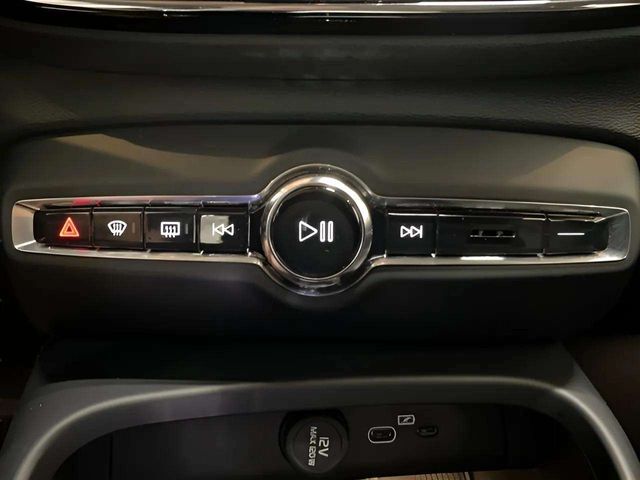 2025 Volvo XC40 B5 Plus Bright Theme Dallas TX
