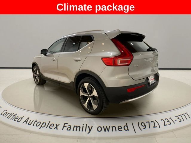 2025 Volvo XC40 B5 Plus Bright Theme