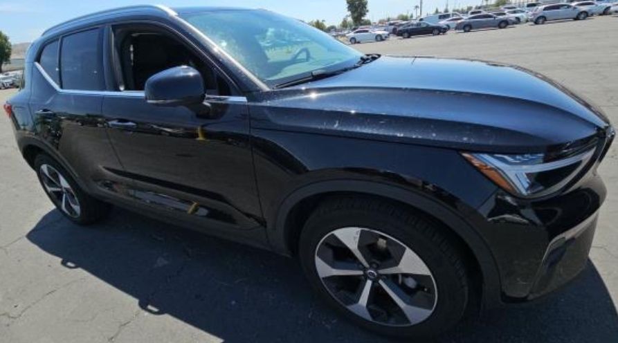 2025 Volvo XC40 B5 Plus Bright Theme