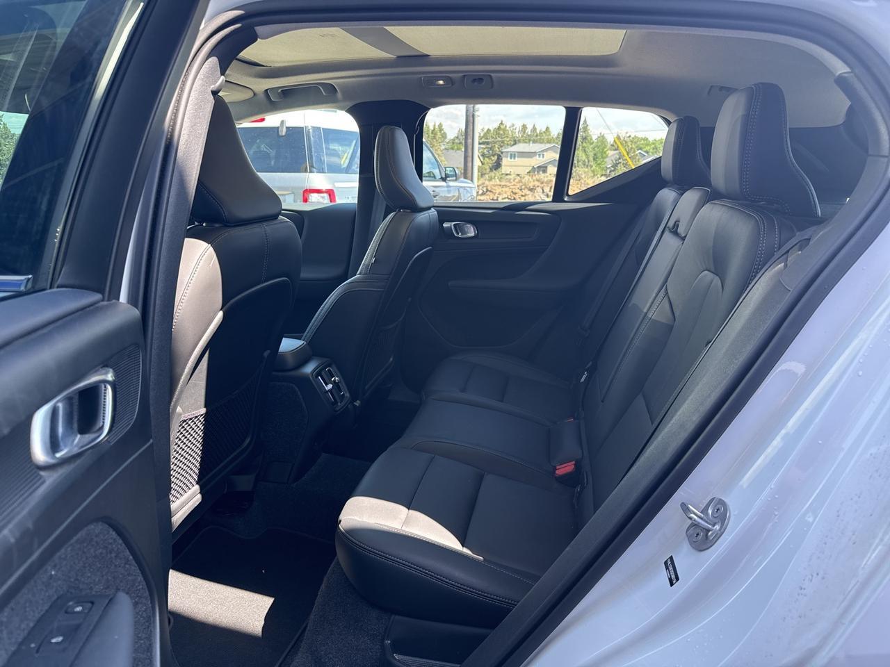 2025 Volvo XC40 B5 Plus Bright Theme Bend OR
