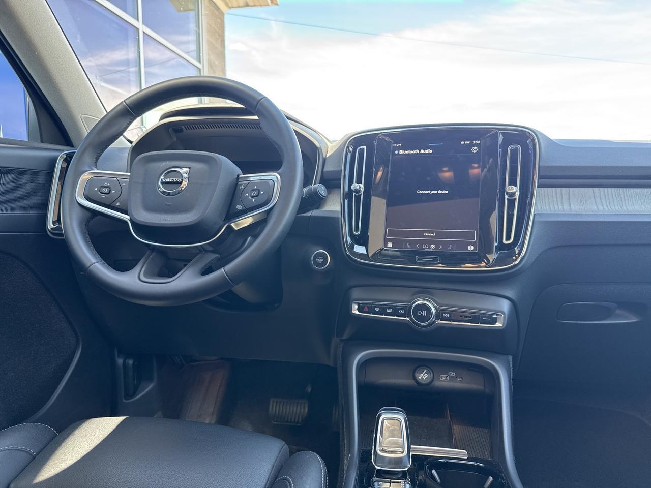 2025 Volvo XC40 B5 Plus Bright Theme Bend OR