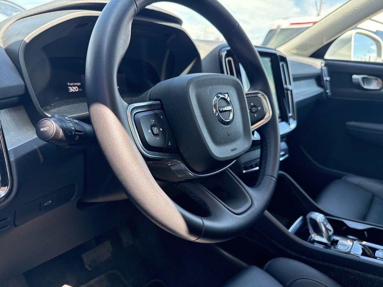2025 Volvo XC40 B5 Plus Bright Theme Bend OR
