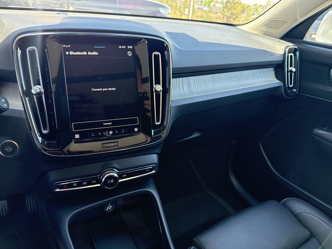 2025 Volvo XC40 B5 Plus Bright Theme Bend OR