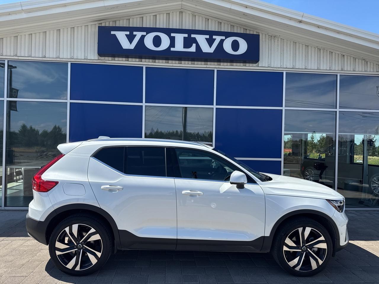 2025 Volvo XC40 B5 Plus Bright Theme Bend OR