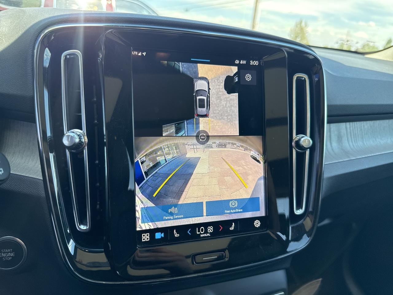 2025 Volvo XC40 B5 Plus Bright Theme Bend OR