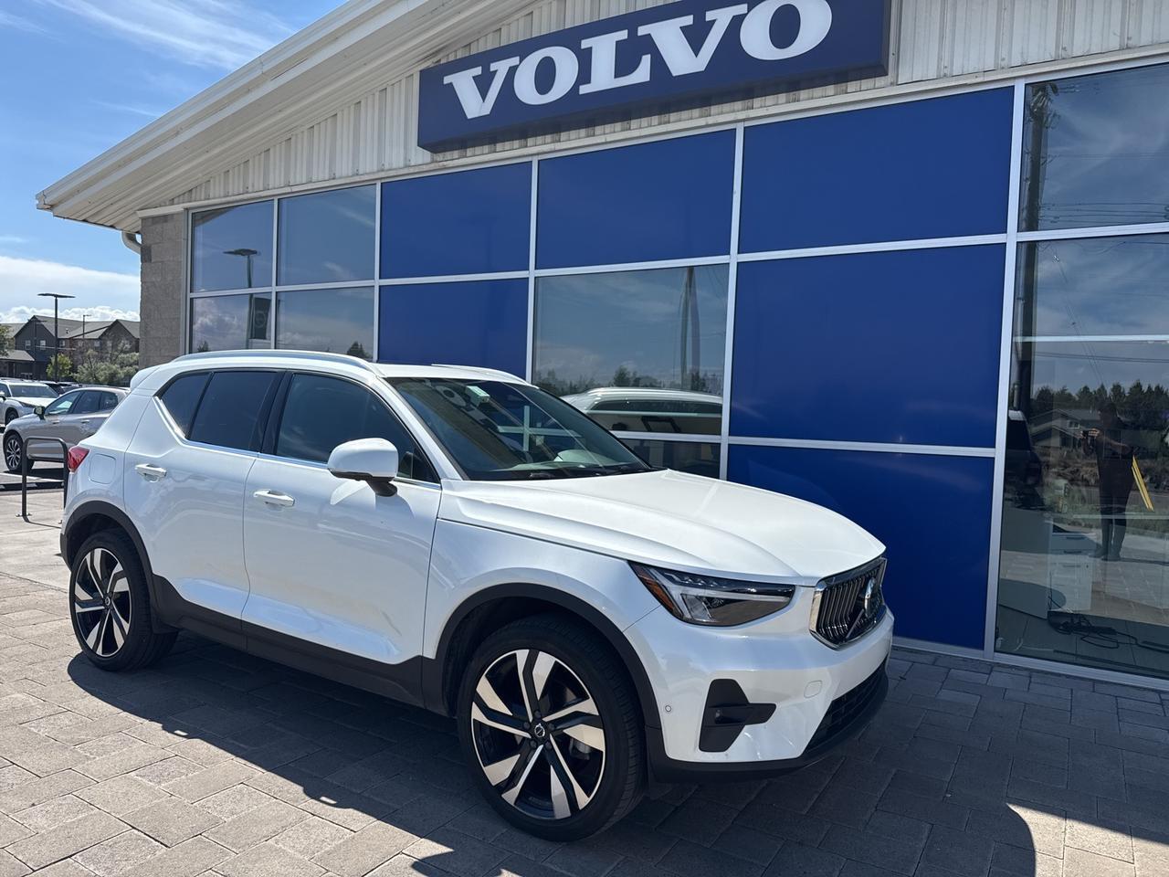 2025 Volvo XC40 B5 Plus Bright Theme Bend OR