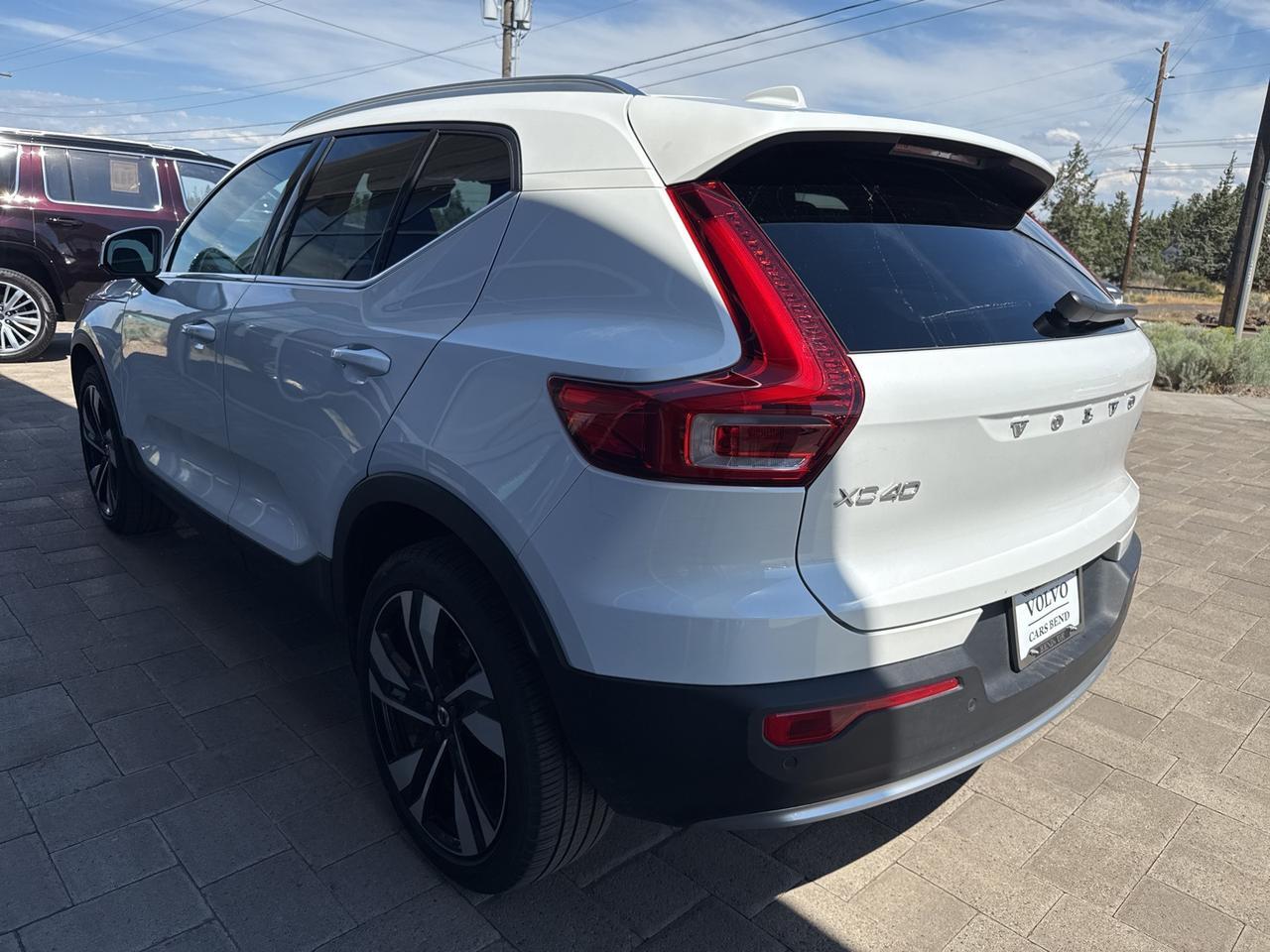 2025 Volvo XC40 B5 Plus Bright Theme Bend OR