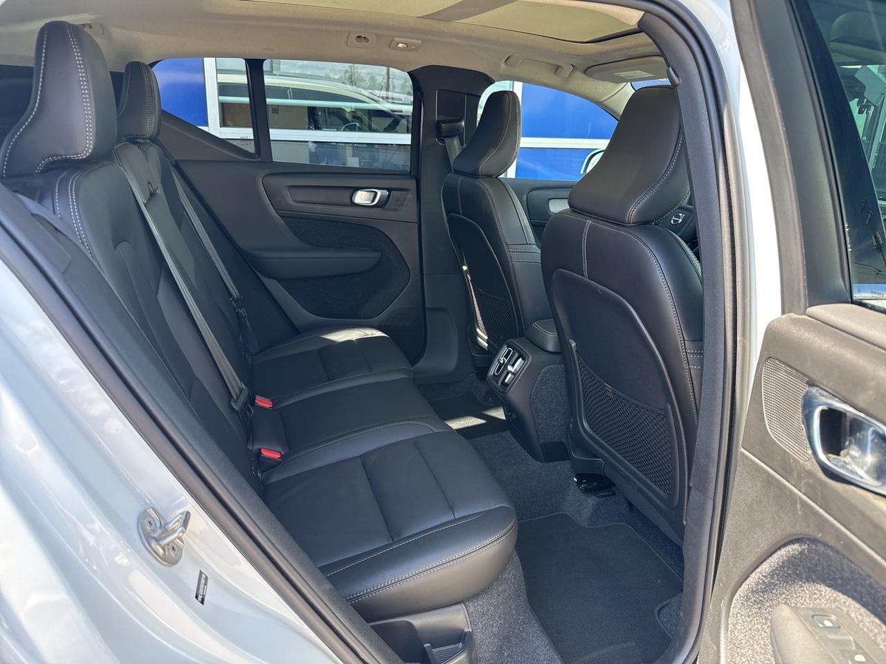 2025 Volvo XC40 B5 Plus Bright Theme Bend OR