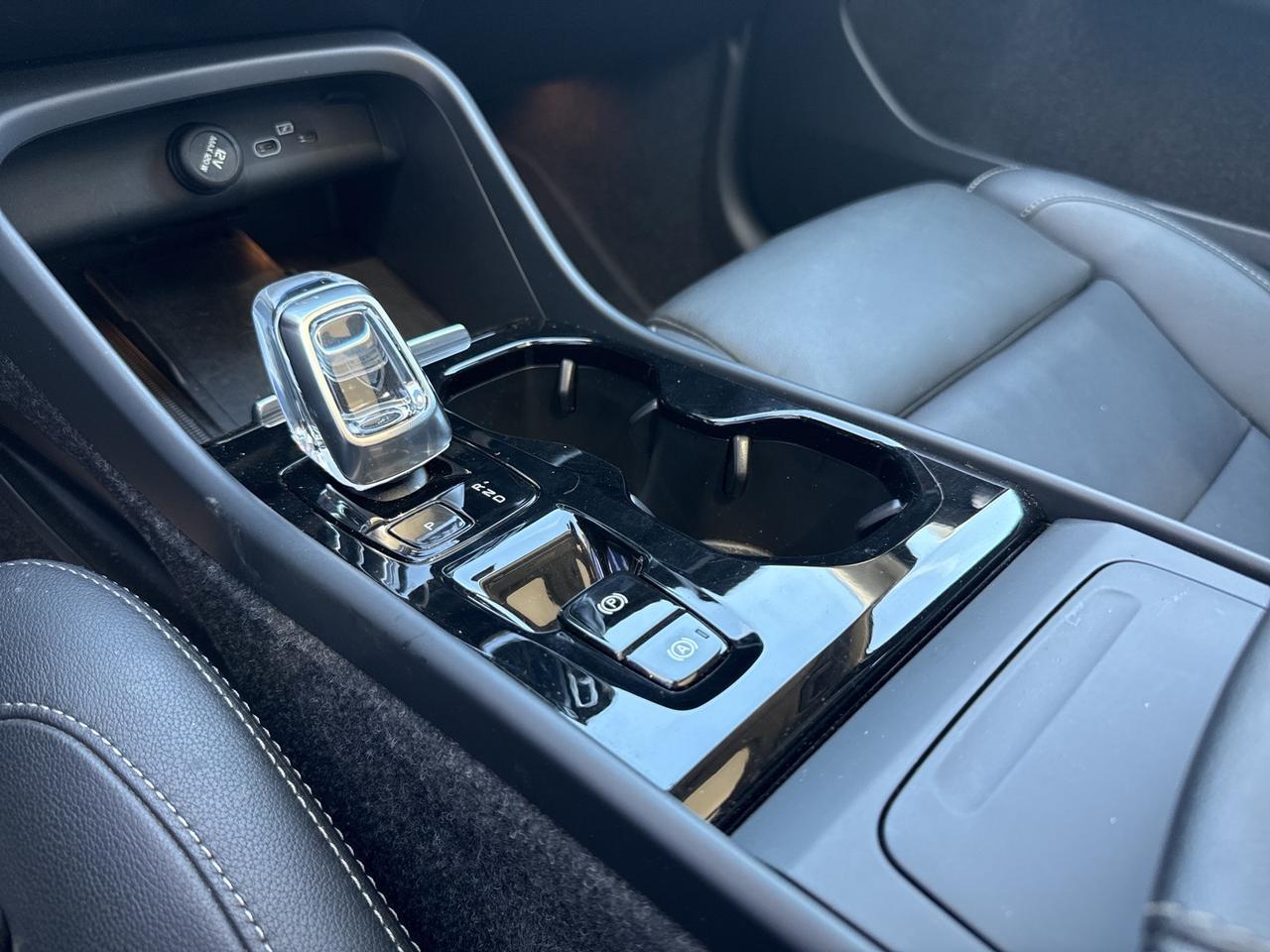 2025 Volvo XC40 B5 Plus Bright Theme Bend OR