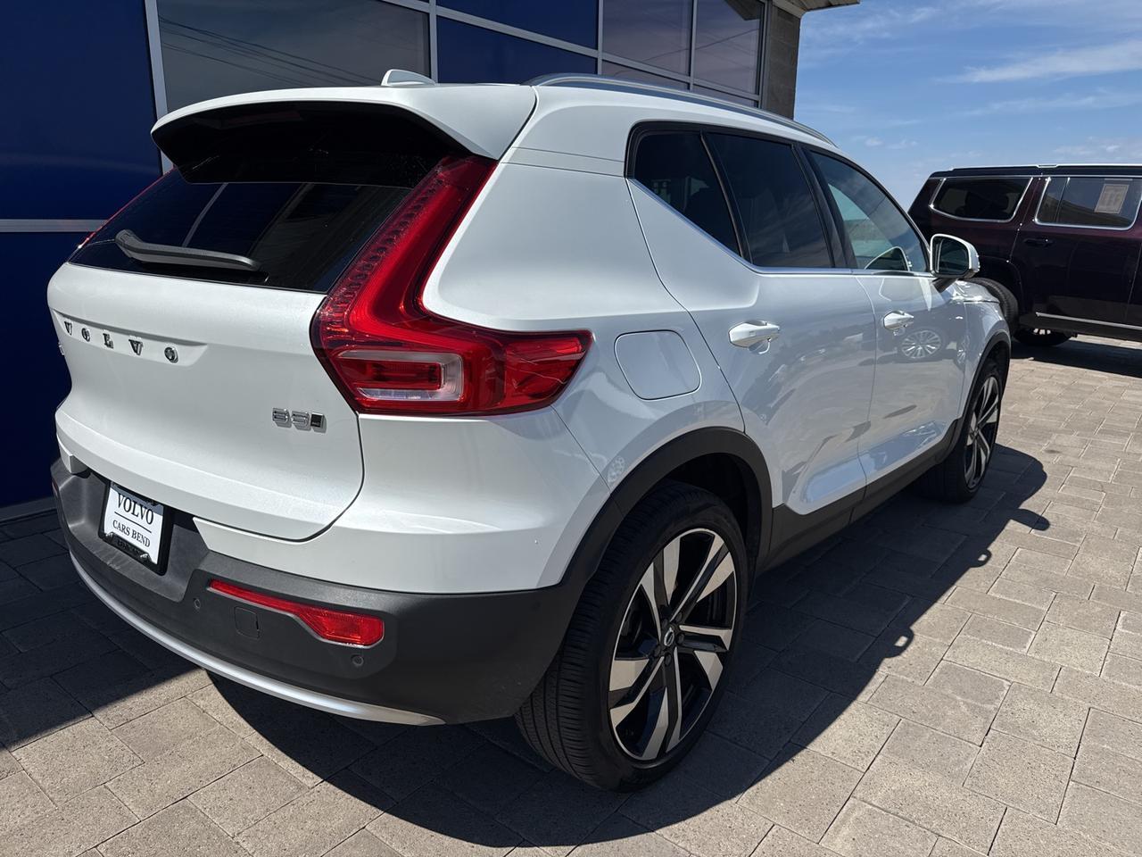 2025 Volvo XC40 B5 Plus Bright Theme Bend OR