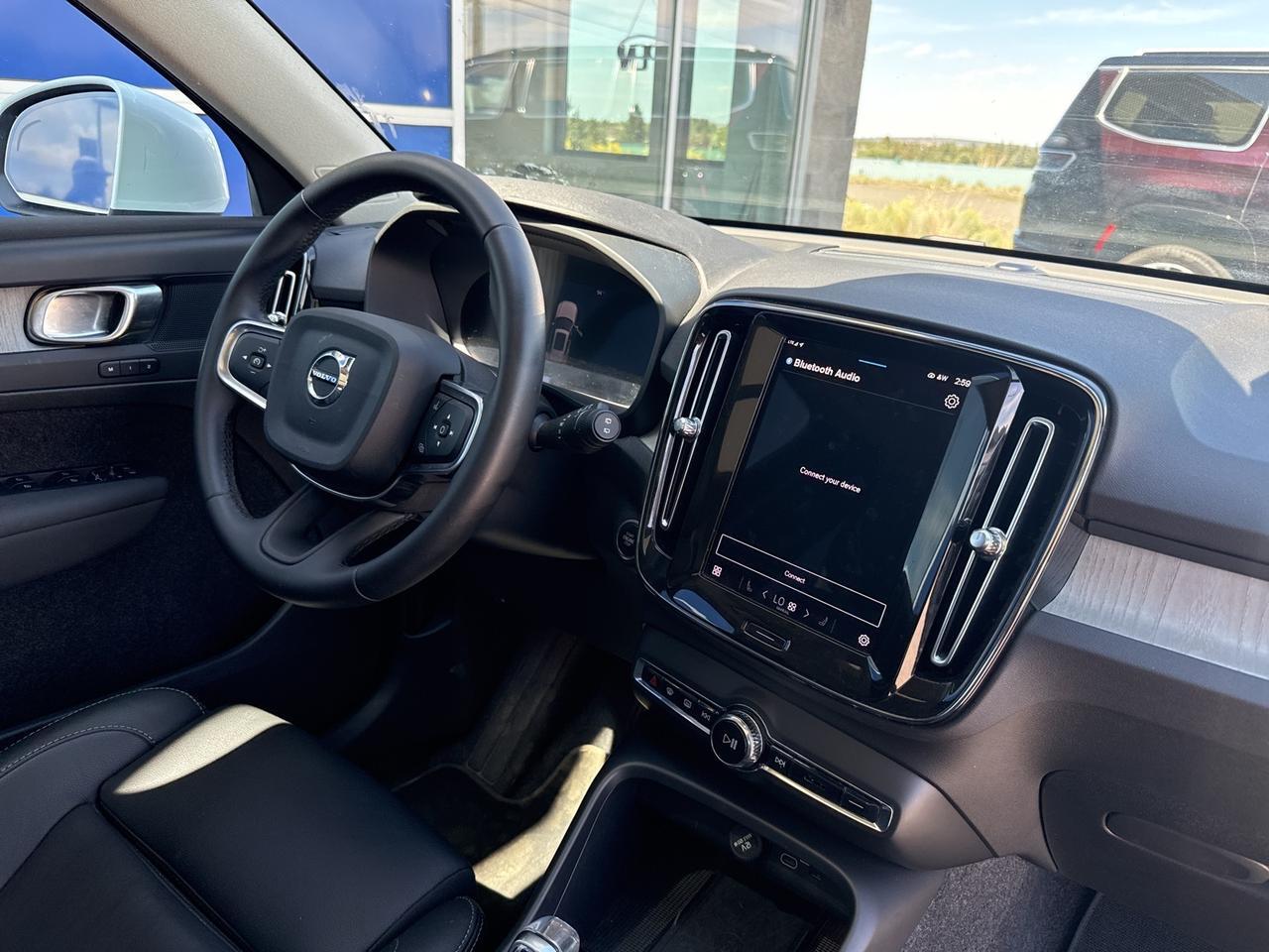 2025 Volvo XC40 B5 Plus Bright Theme Bend OR