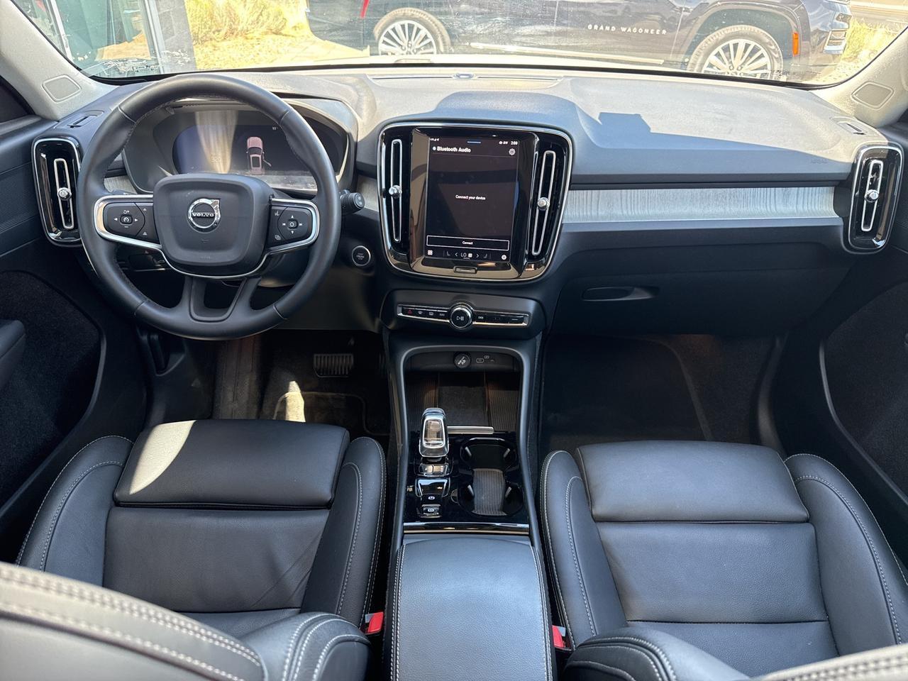 2025 Volvo XC40 B5 Plus Bright Theme Bend OR