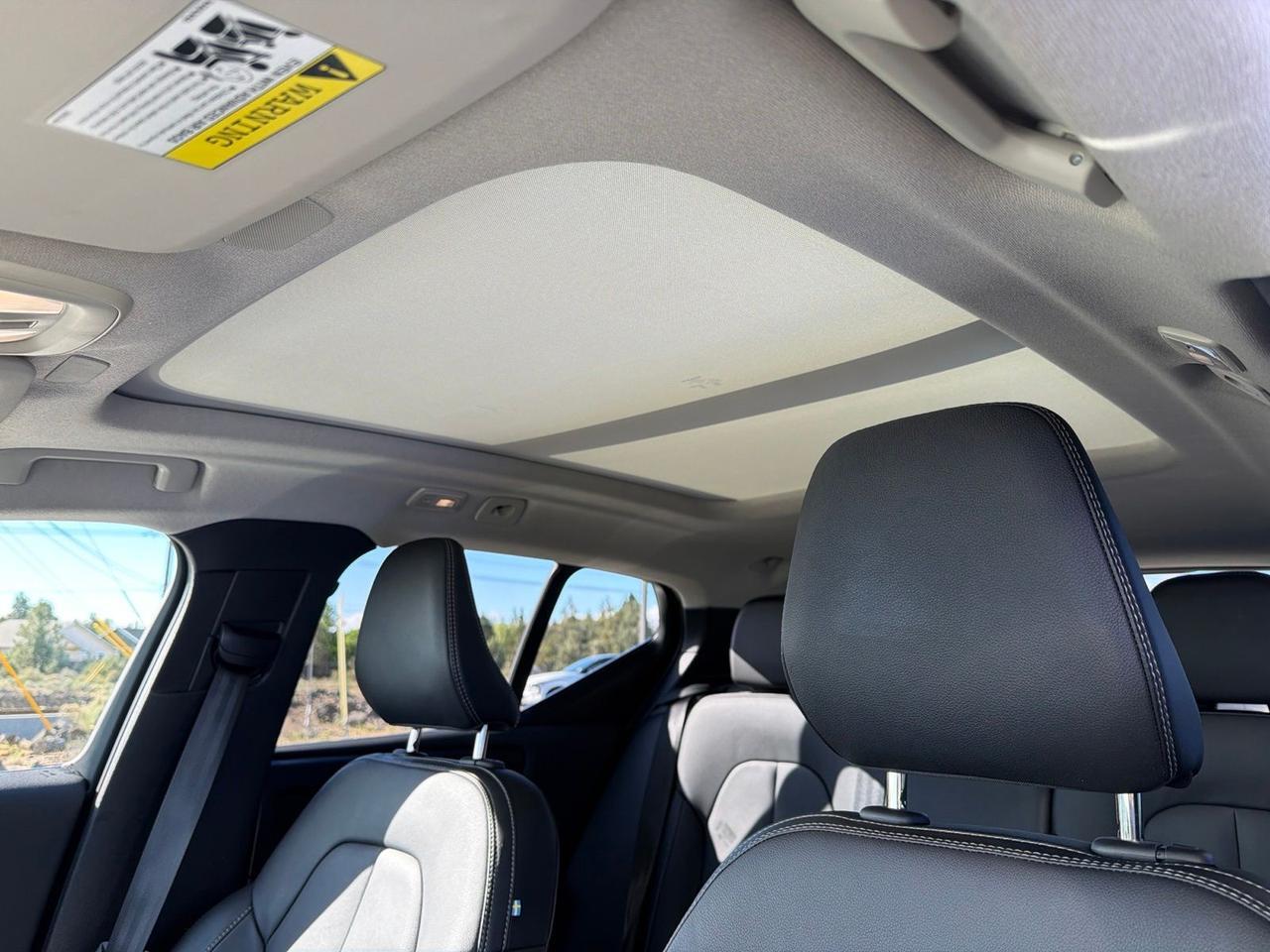 2025 Volvo XC40 B5 Plus Bright Theme Bend OR