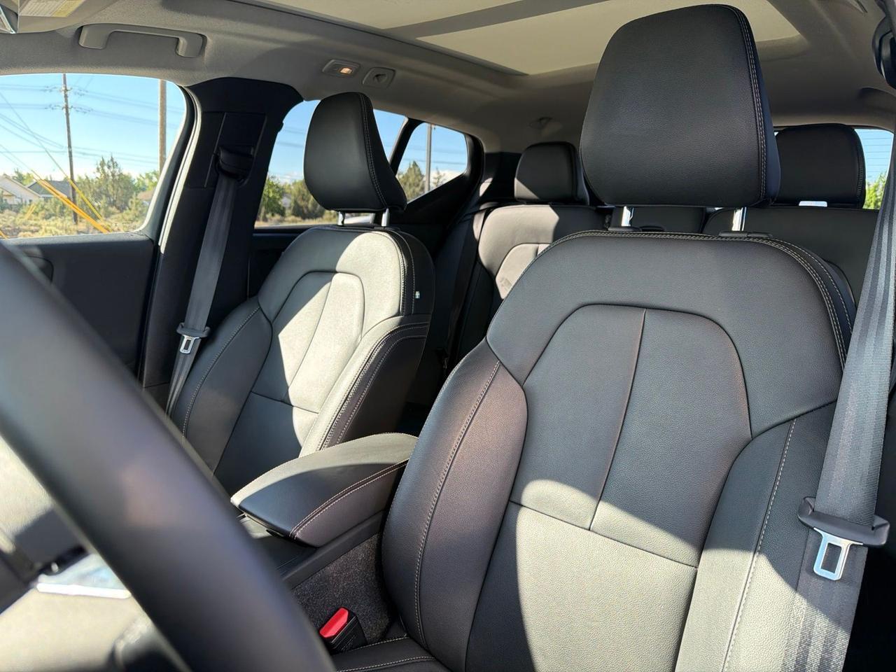 2025 Volvo XC40 B5 Plus Bright Theme Bend OR