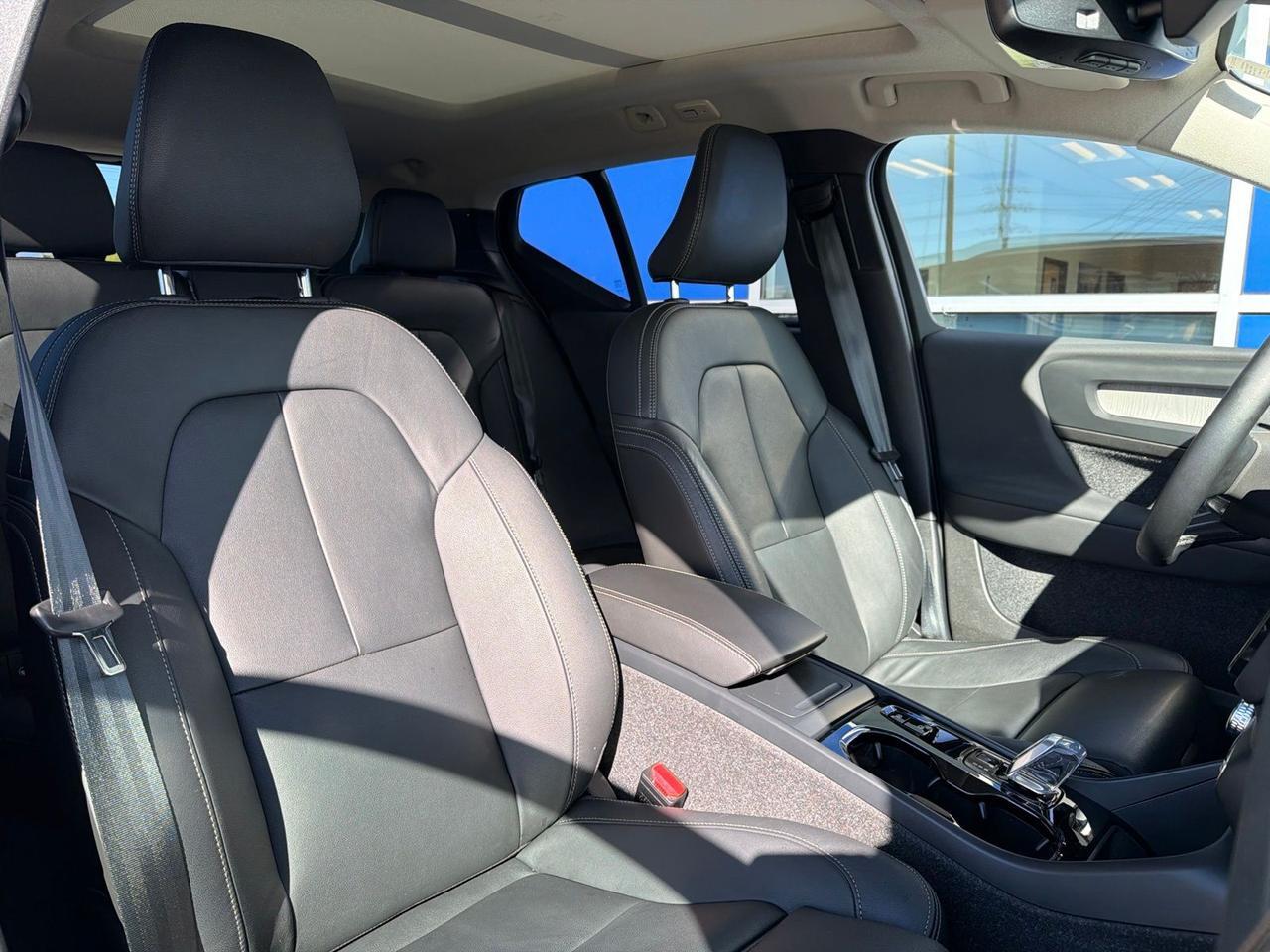 2025 Volvo XC40 B5 Plus Bright Theme Bend OR