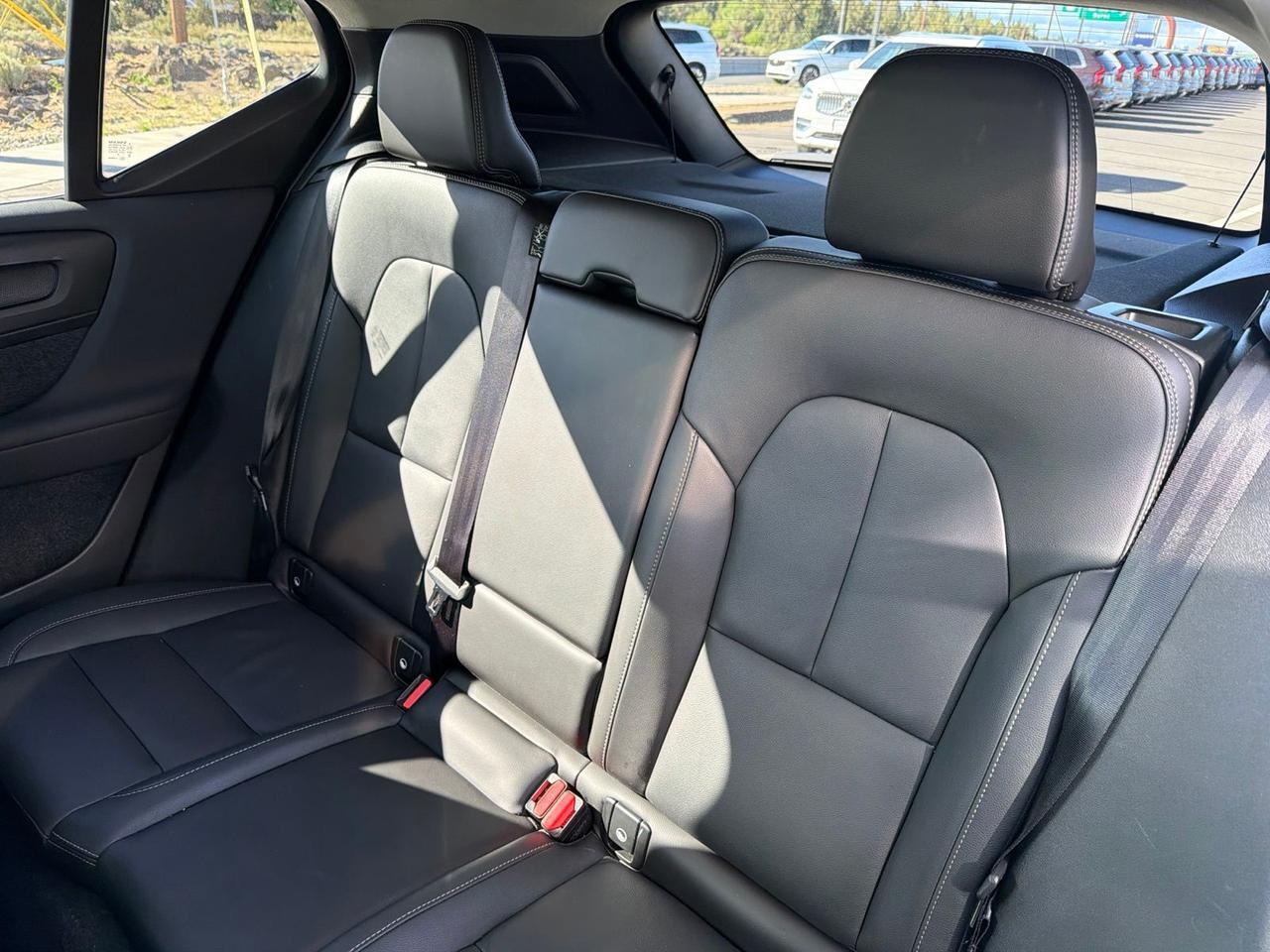 2025 Volvo XC40 B5 Plus Bright Theme Bend OR