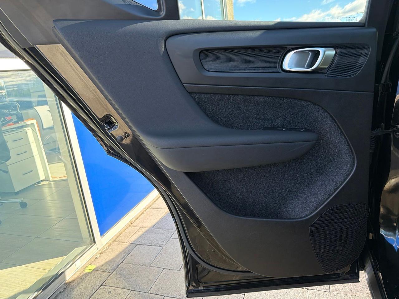 2025 Volvo XC40 B5 Plus Bright Theme Bend OR