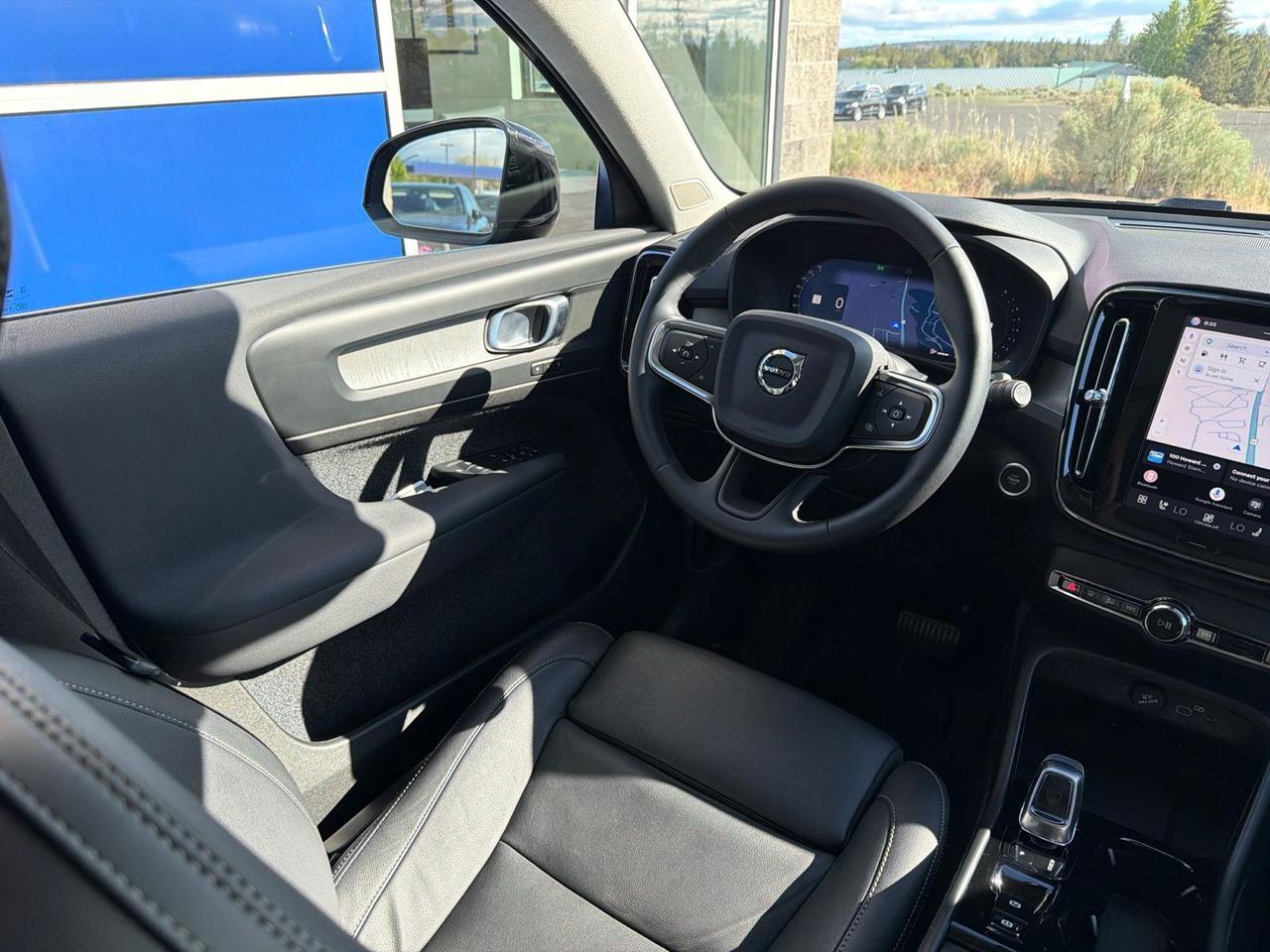 2025 Volvo XC40 B5 Plus Bright Theme Bend OR