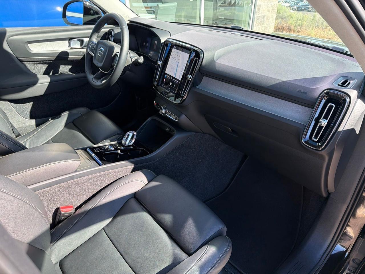 2025 Volvo XC40 B5 Plus Bright Theme Bend OR