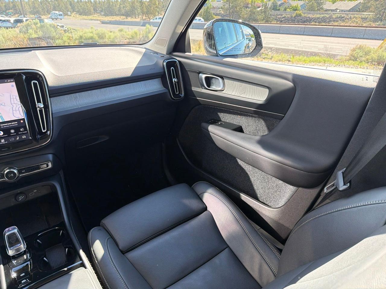 2025 Volvo XC40 B5 Plus Bright Theme Bend OR