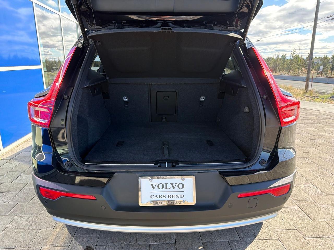 2025 Volvo XC40 B5 Plus Bright Theme Bend OR