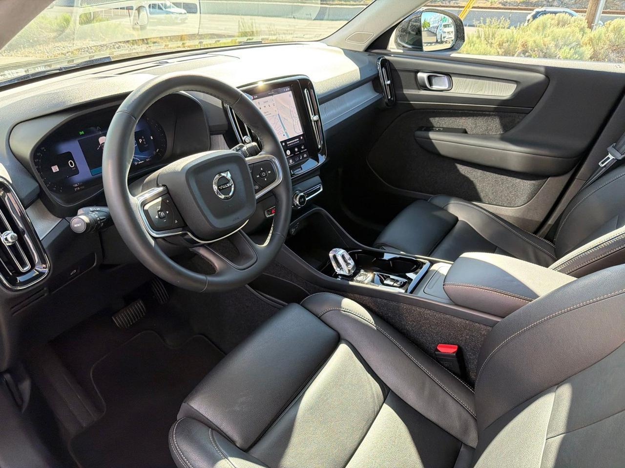 2025 Volvo XC40 B5 Plus Bright Theme Bend OR