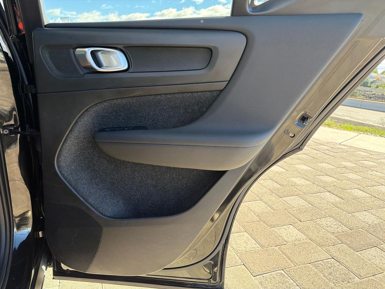2025 Volvo XC40 B5 Plus Bright Theme Bend OR