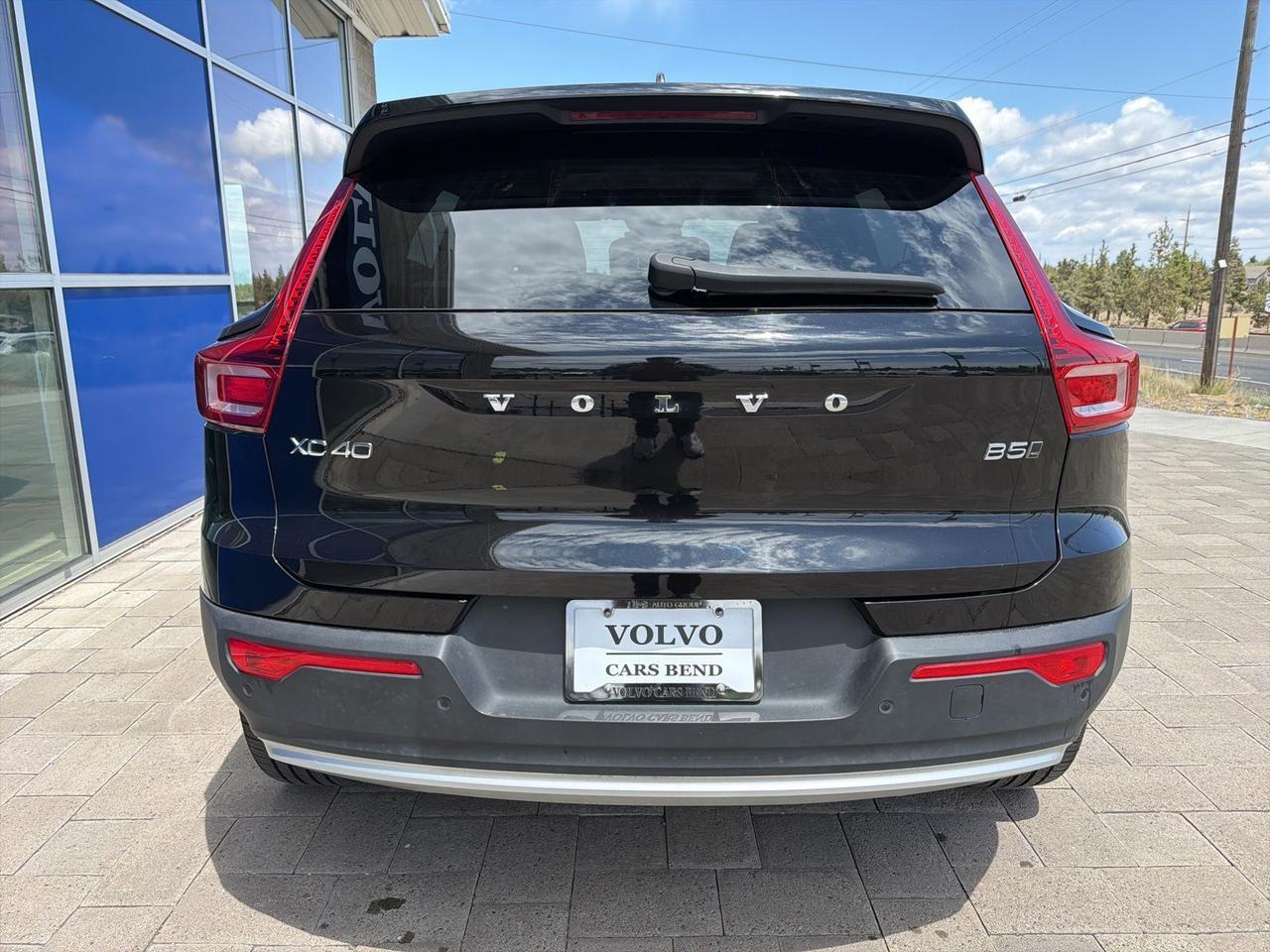 2025 Volvo XC40 B5 Plus Bright Theme Bend OR