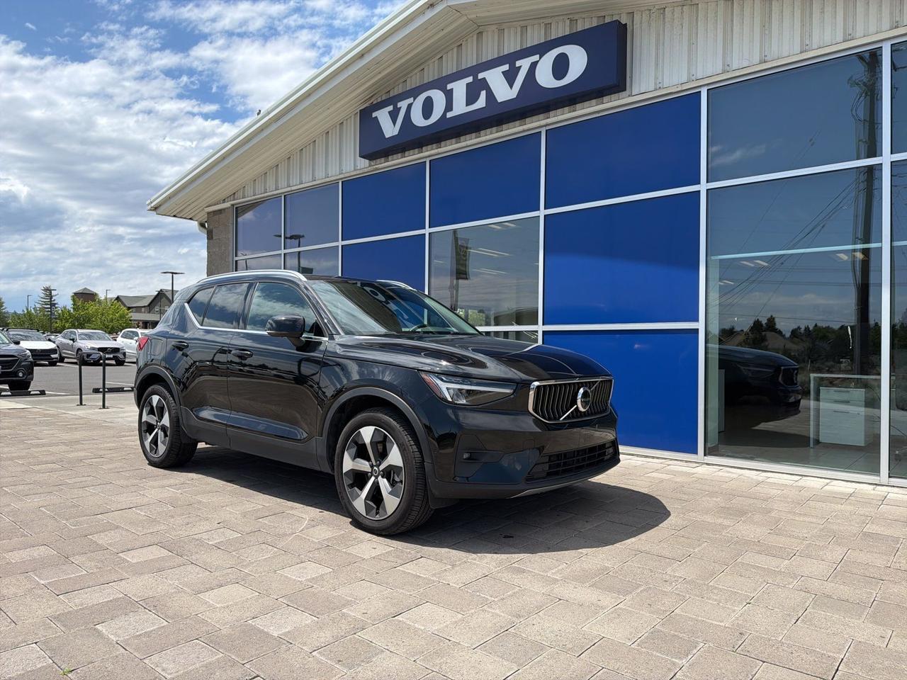 2025 Volvo XC40 B5 Plus Bright Theme