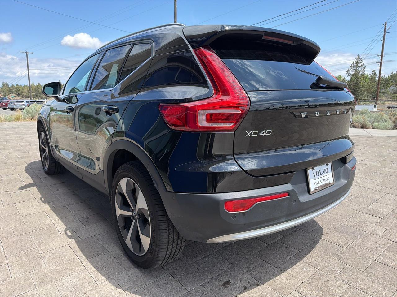 2025 Volvo XC40 B5 Plus Bright Theme Bend OR