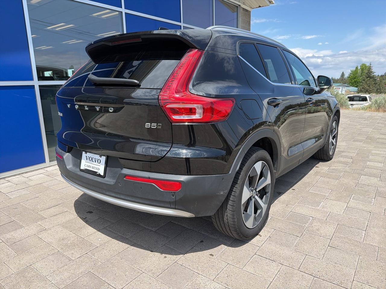 2025 Volvo XC40 B5 Plus Bright Theme Bend OR