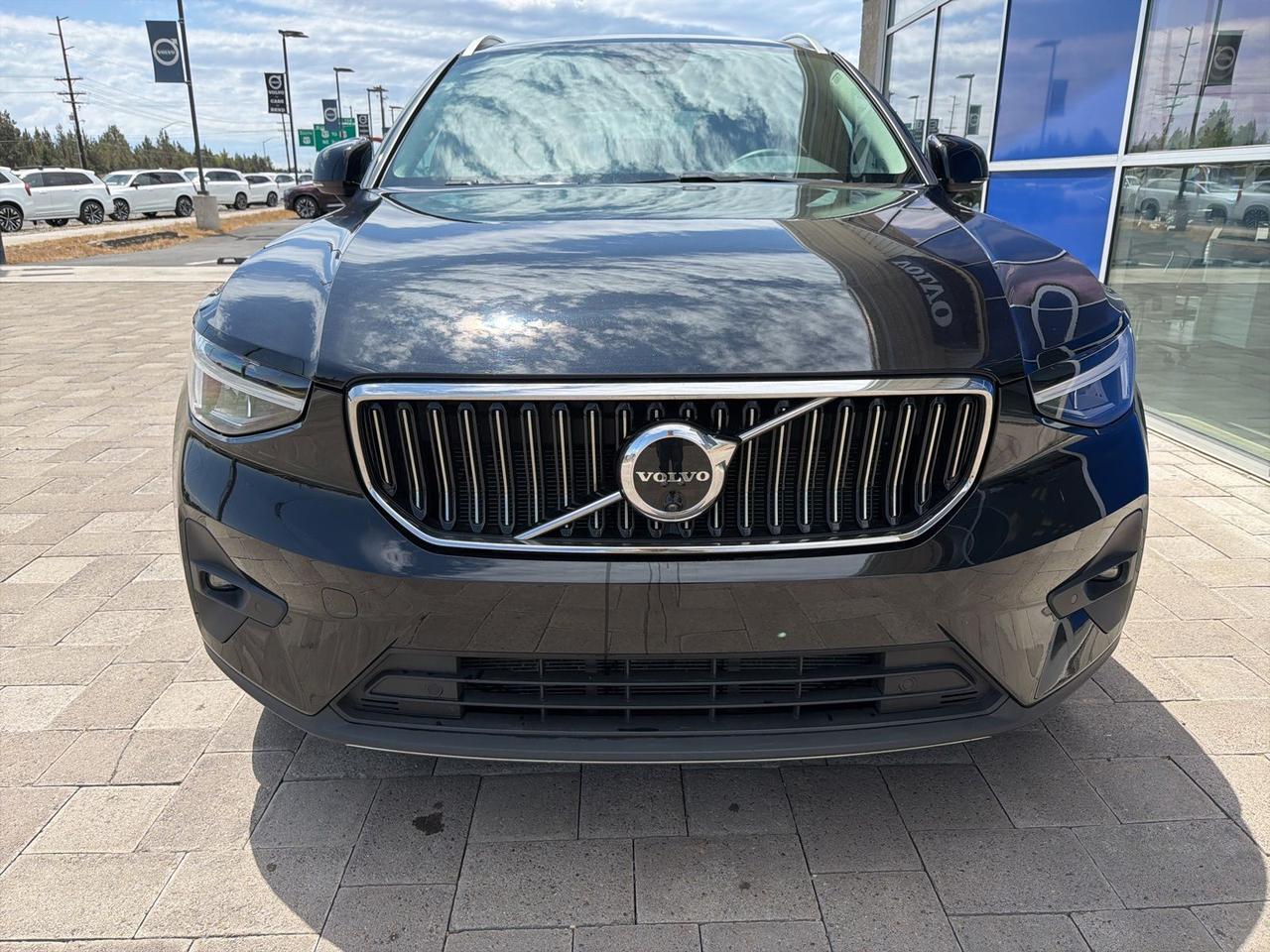 2025 Volvo XC40 B5 Plus Bright Theme Bend OR