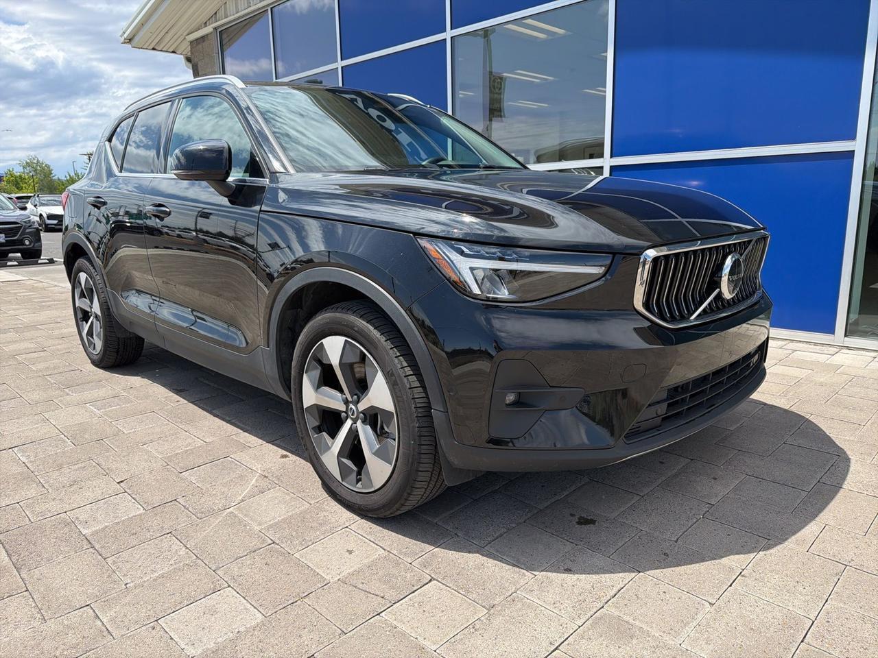2025 Volvo XC40 B5 Plus Bright Theme Bend OR