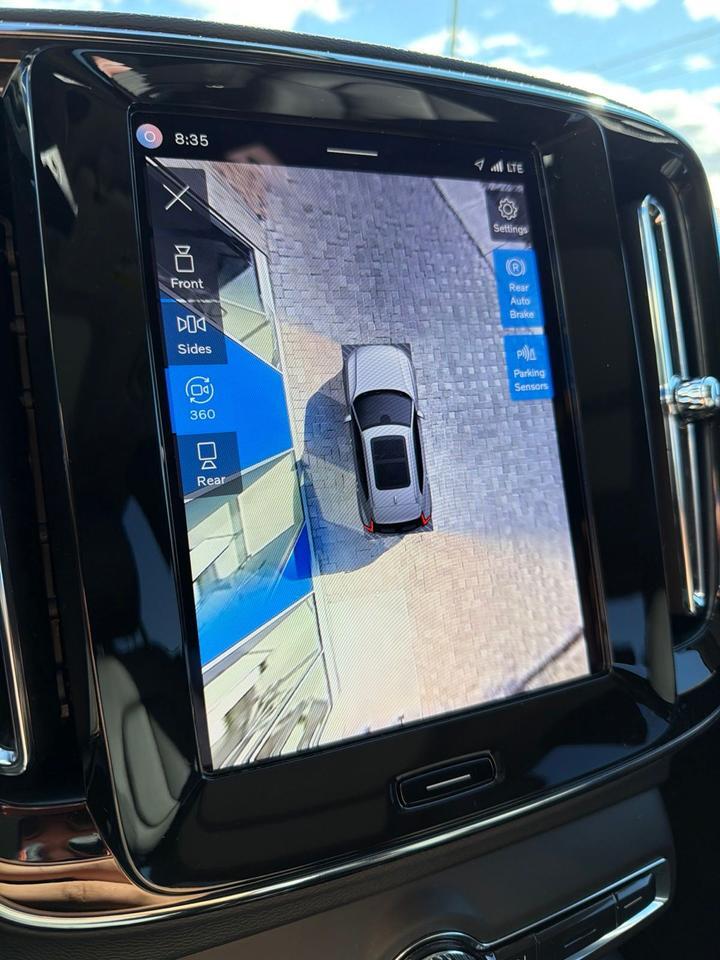 2025 Volvo XC40 B5 Plus Bright Theme Bend OR