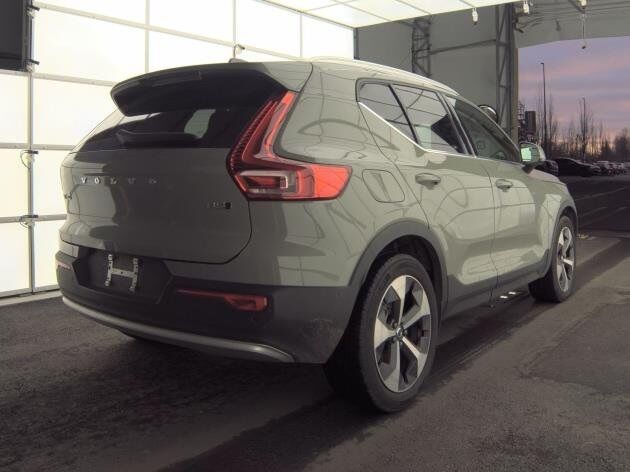 2025 Volvo XC40 B5 Plus Bright Theme Bend OR