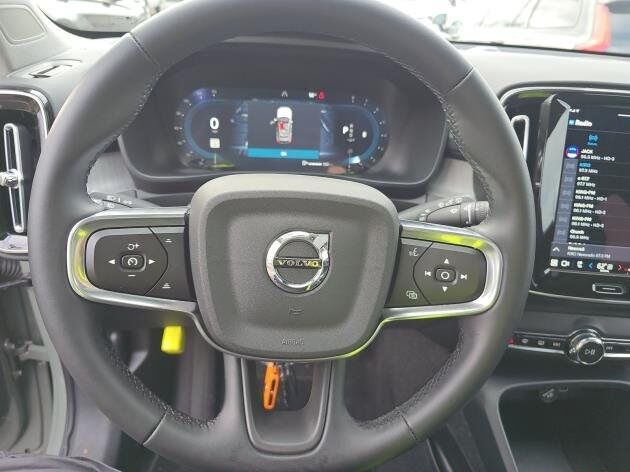 2025 Volvo XC40 B5 Plus Bright Theme Bend OR