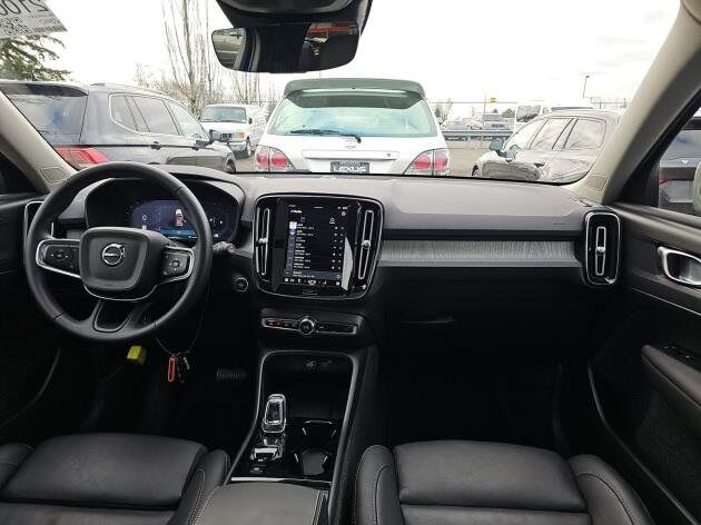 2025 Volvo XC40 B5 Plus Bright Theme Bend OR