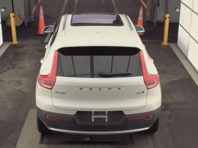 2025 Volvo XC40 B5 Plus Bright Theme Bend OR