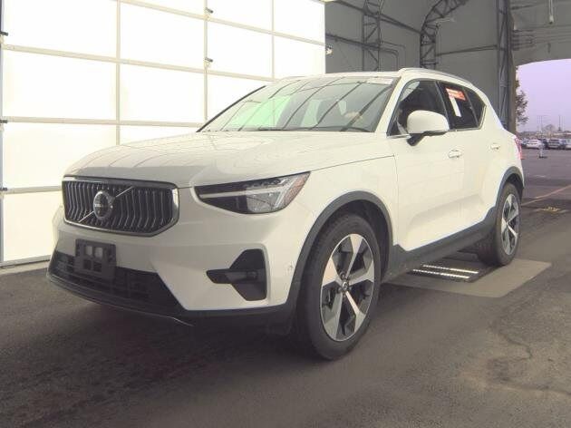 2025 Volvo XC40 B5 Plus Bright Theme Bend OR