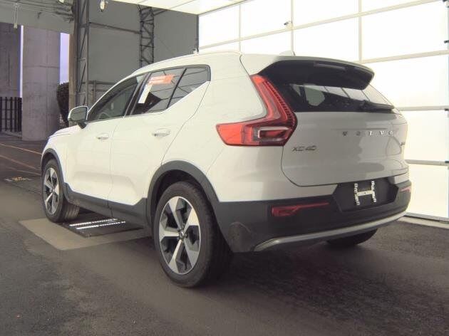 2025 Volvo XC40 B5 Plus Bright Theme Bend OR