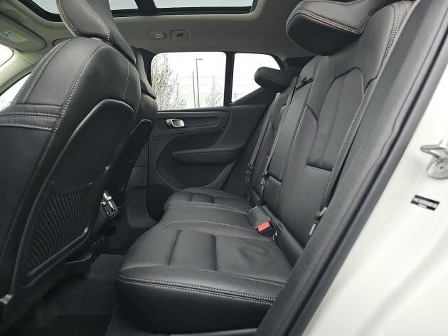 2025 Volvo XC40 B5 Plus Bright Theme Bend OR