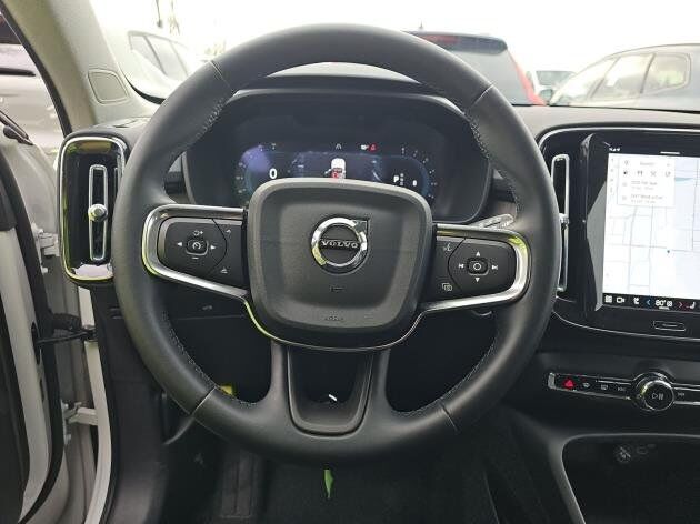 2025 Volvo XC40 B5 Plus Bright Theme Bend OR