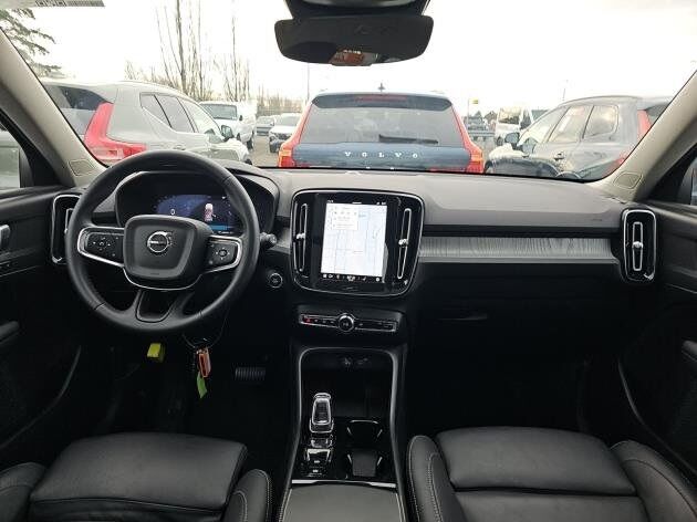2025 Volvo XC40 B5 Plus Bright Theme Bend OR