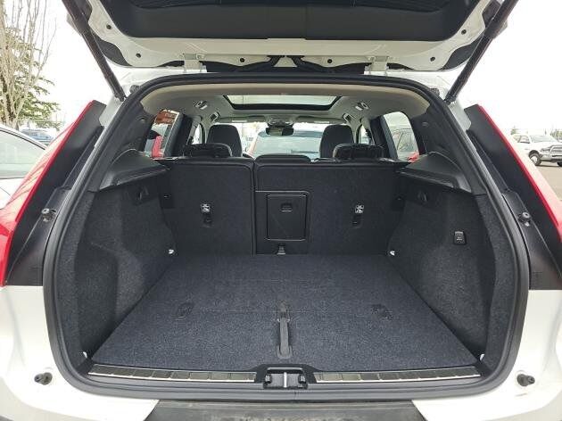 2025 Volvo XC40 B5 Plus Bright Theme Bend OR