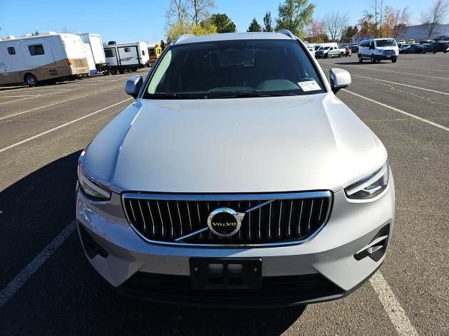 2025 Volvo XC40 B5 Plus Bright Theme Surround View Camera Park Assist Portland OR