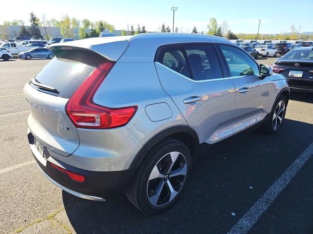 2025 Volvo XC40 B5 Plus Bright Theme Surround View Camera Park Assist Portland OR