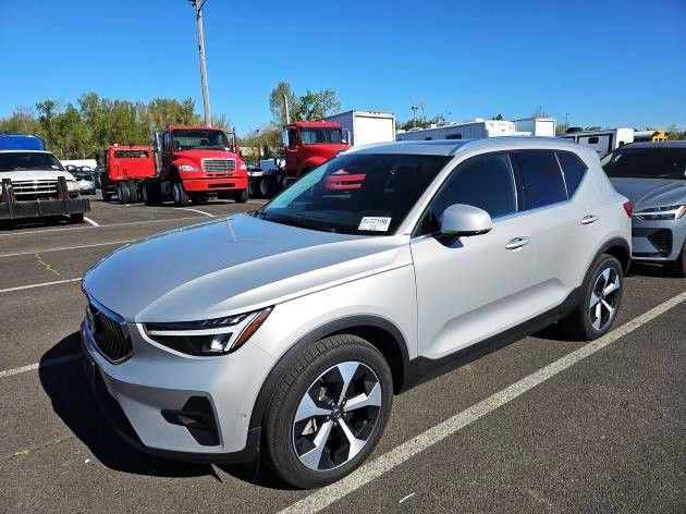2025 Volvo XC40 B5 Plus Bright Theme Surround View Camera Park Assist Portland OR