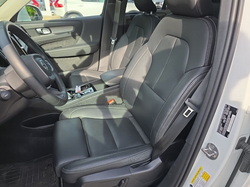 2025 Volvo XC40 B5 Plus Bright Theme Hunt Valley MD